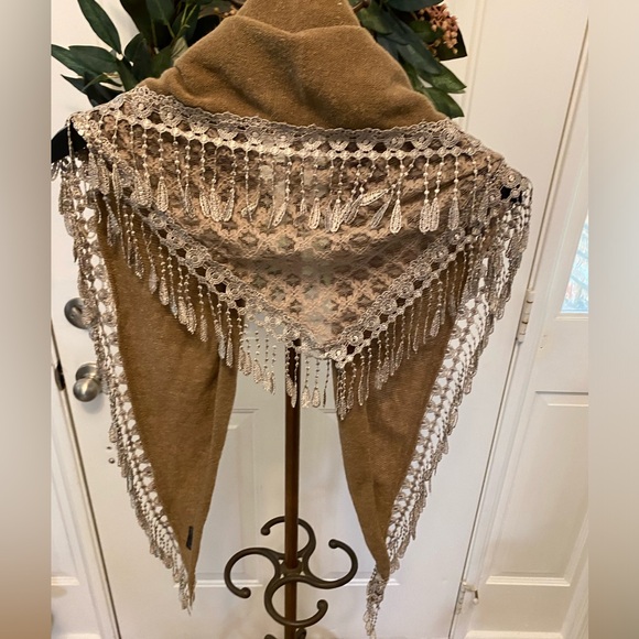 D&B Scarf with Lace Trim and Fringe - Picture 7 of 10